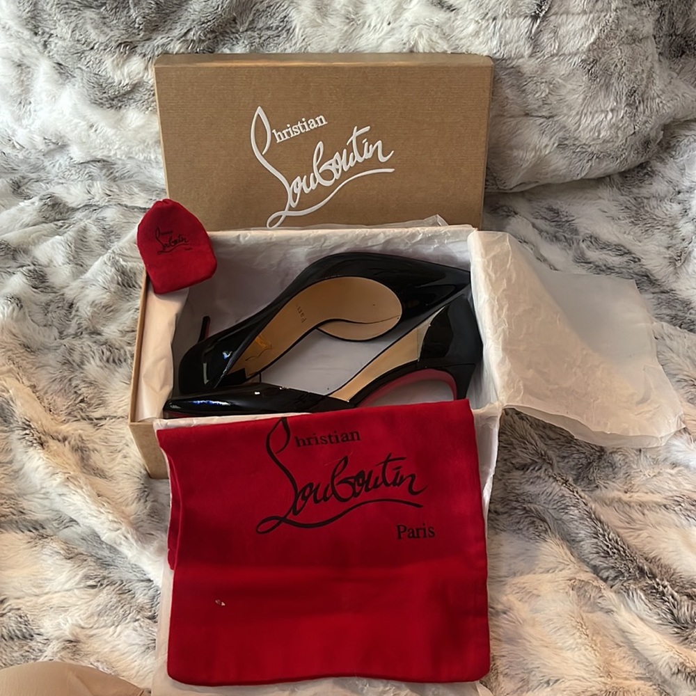 CHRISTIAN LOUBOUTIN  IRIZA BLACK PATENT LEATHER PUMPS-39…NEVER WORN💕‼️
